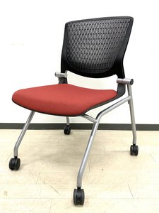 情熱の赤色！座面ふっくらなミーティングチェアが入荷しました！この機会に中古の良品で揃えてみませんか！！