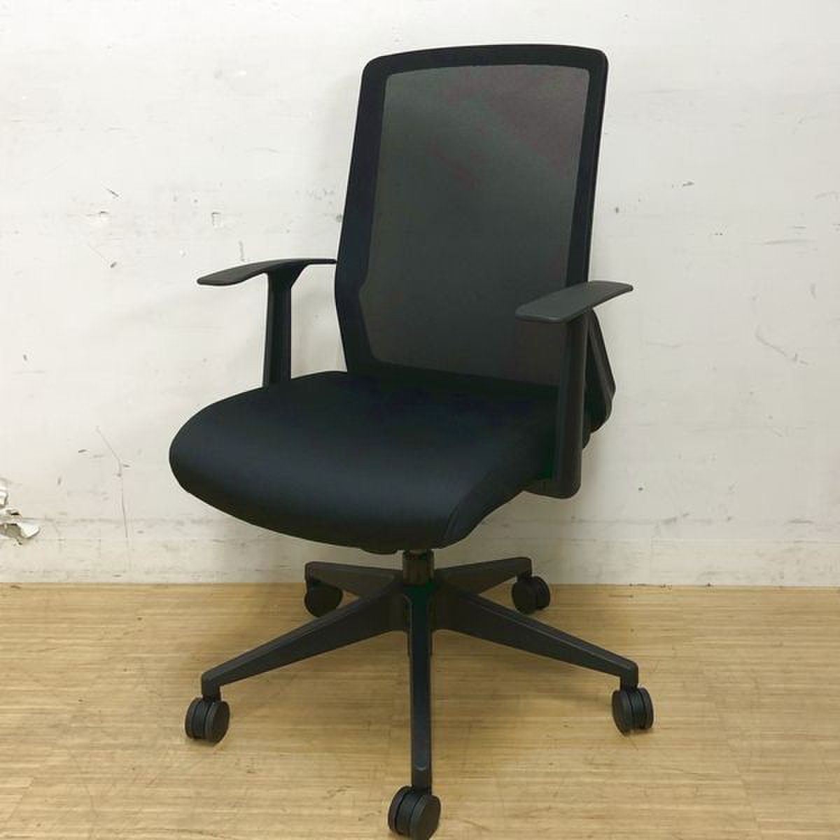 サンプル未使用品売切！！井上金庫製品　ローコストメッシュチェア　T字型肘　13,100円→11,100円　新品もご用意可能
                        STM-45
                                    新古品
            