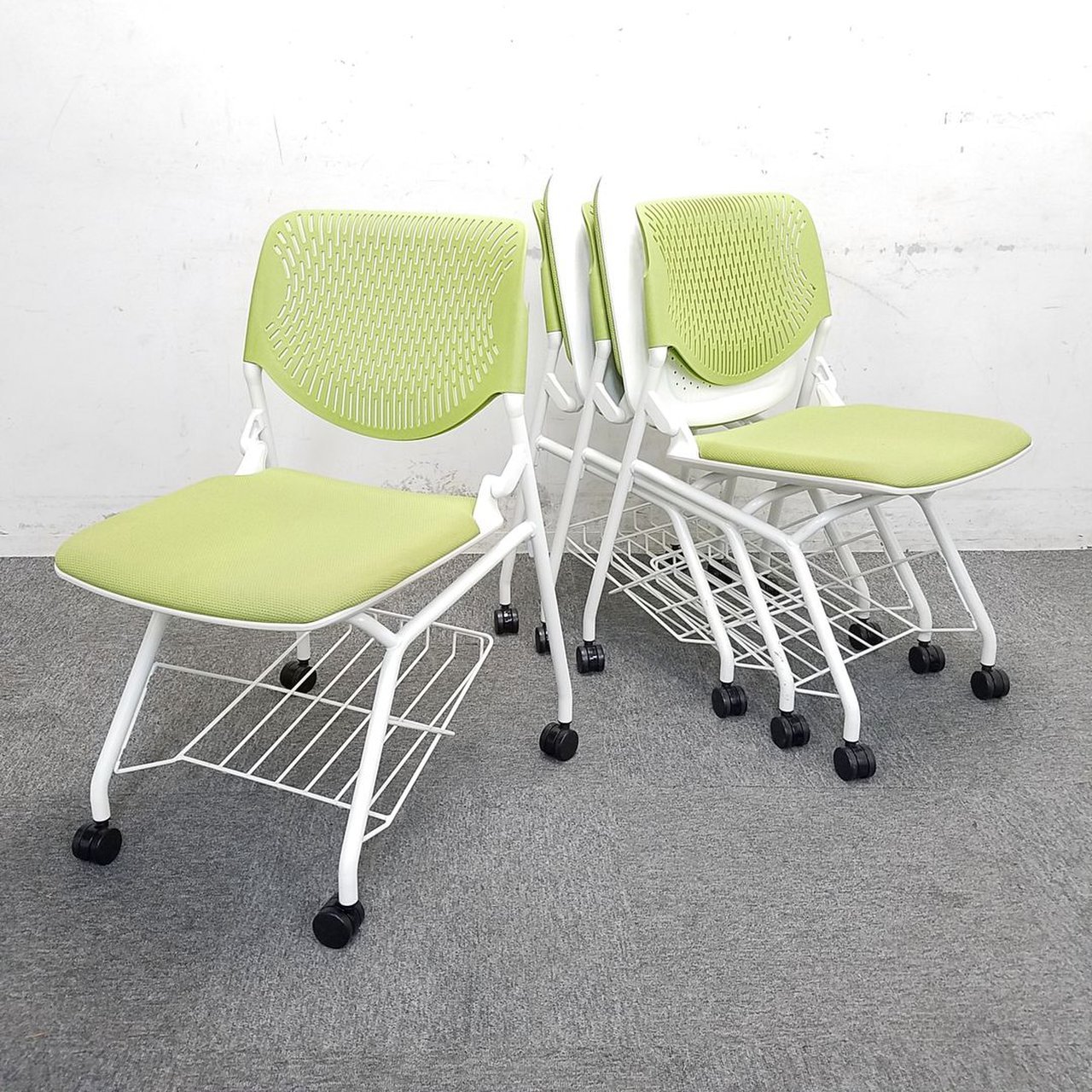 【4脚セット！！】会議室やセミナーでも活躍すること間違いなし！！
                        ルナ 
                                    中古
            