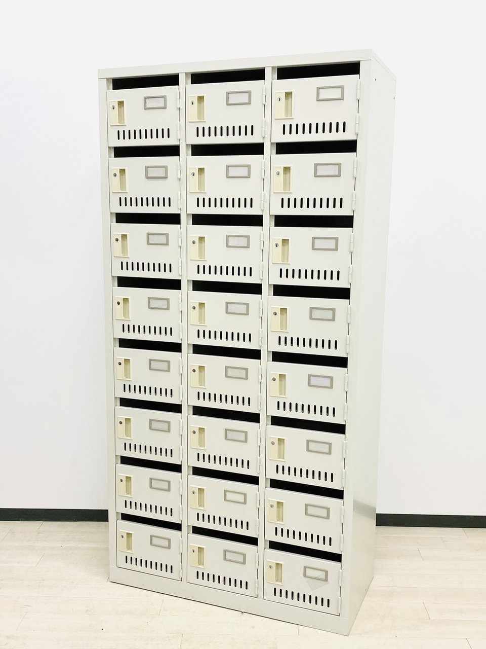 【在庫一掃セール】【収納の王様！】
24名分の靴が入れられる！
教室の入口などにおすすめ！/ｈ
                        その他シリーズ
                                    中古
            