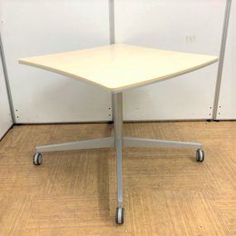 【キャスター付きテーブル】移動がしやすいテーブル入荷です。