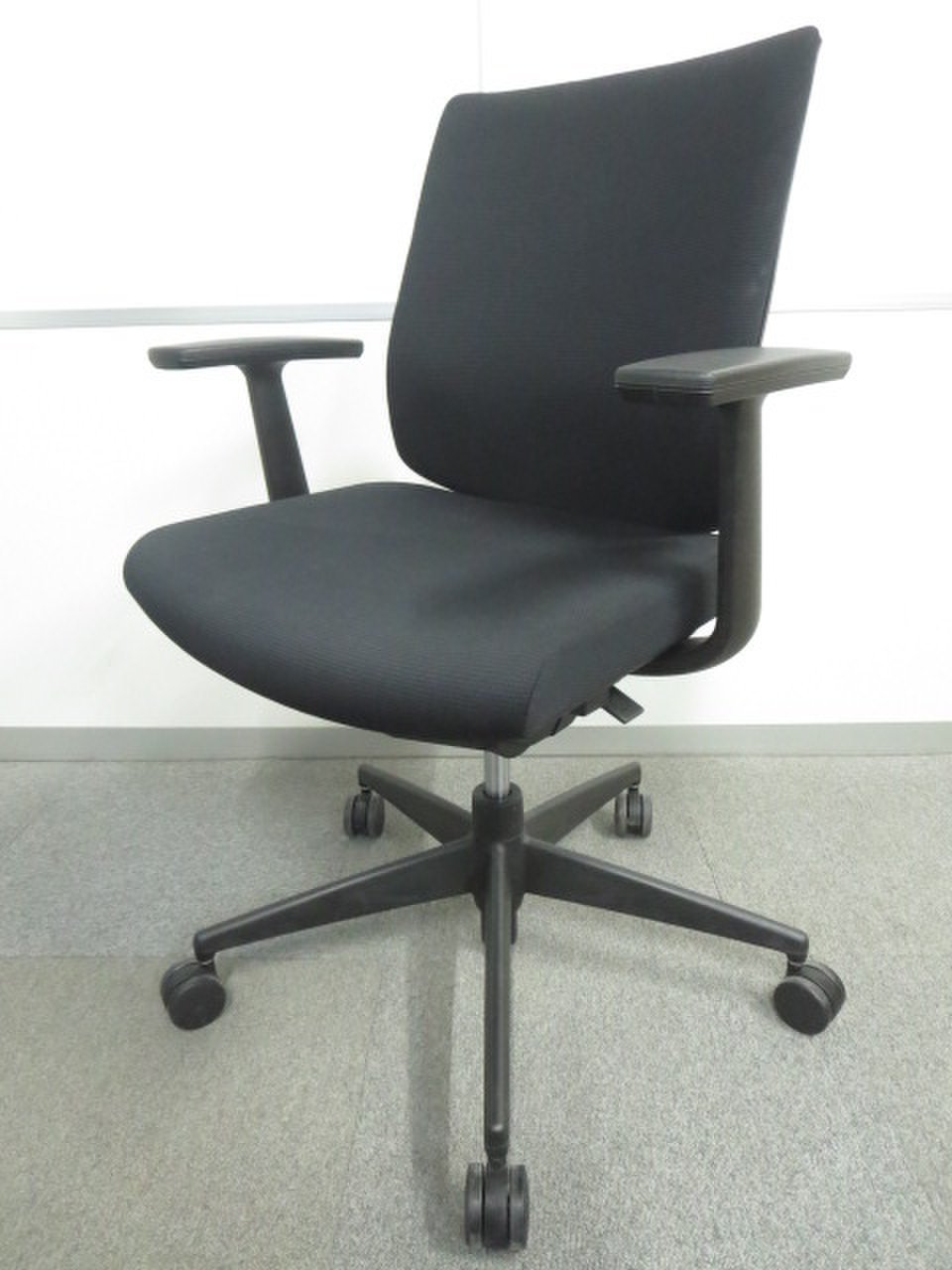 【柏倉庫在庫品】【テレワークにも是非!!】高機能PCチェアWizard!
                        ウィザード 
                                    中古
            