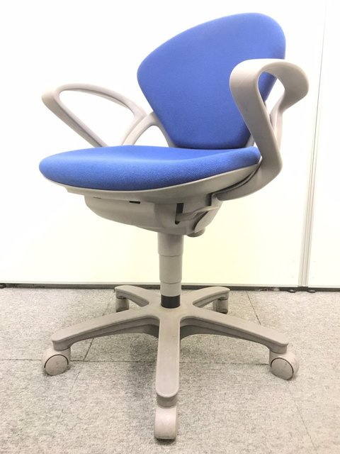 【中古】プレーゴ   イトーキ（ITOKI） 肘付ローバックチェア