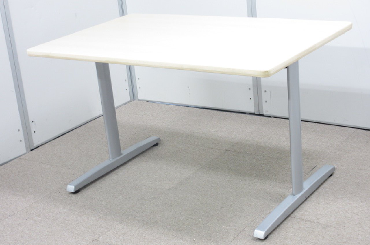 【リラックスした雰囲気に！】■オカムラ製　ミーティングテーブル　W1200mmタイプ　木目柄ナチュラルカラー
                        8177シリーズ 
                                    中古
            