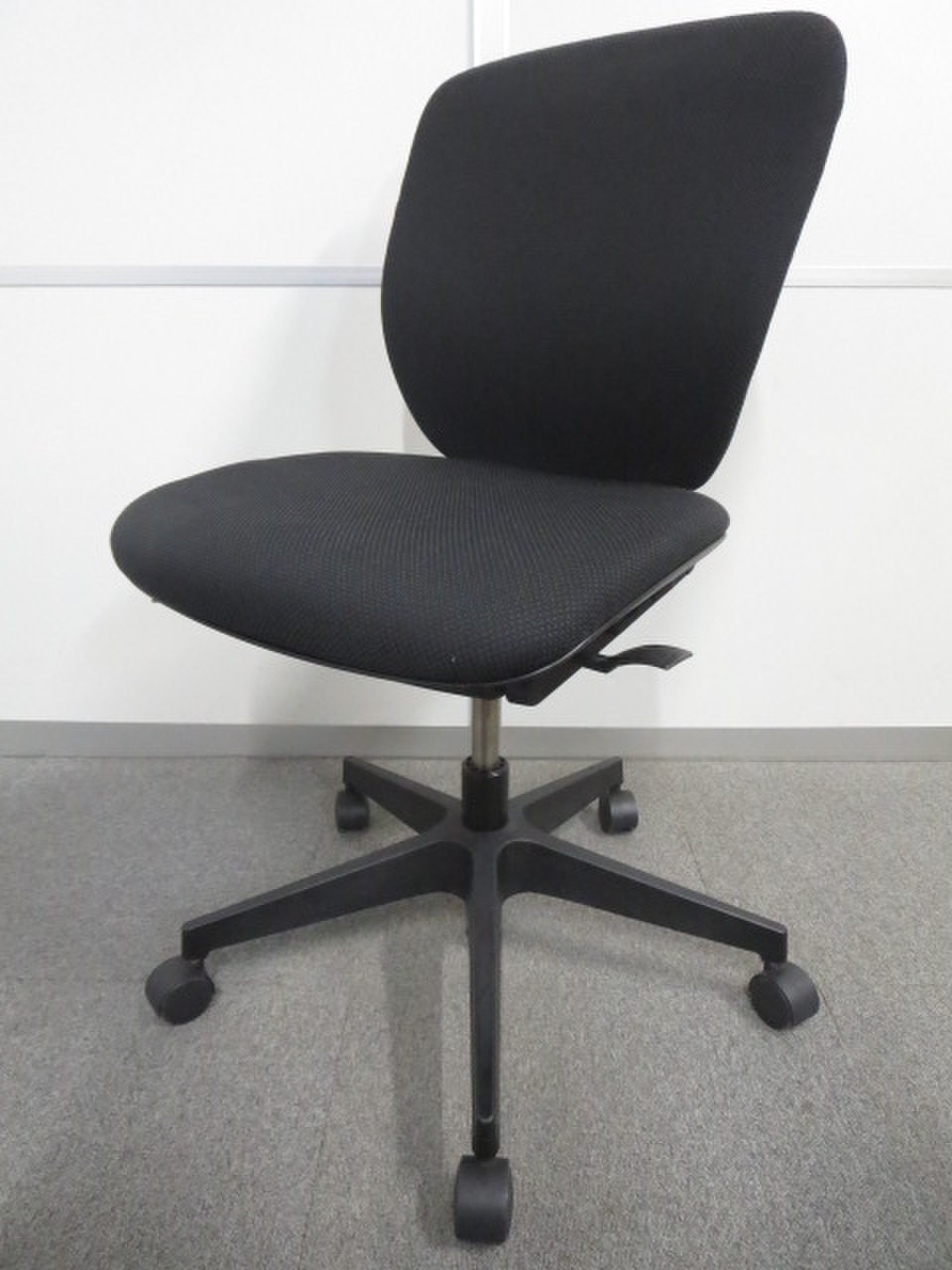 シンプルなスタンダードチェアです！
                        プラオ 
                                    中古
            