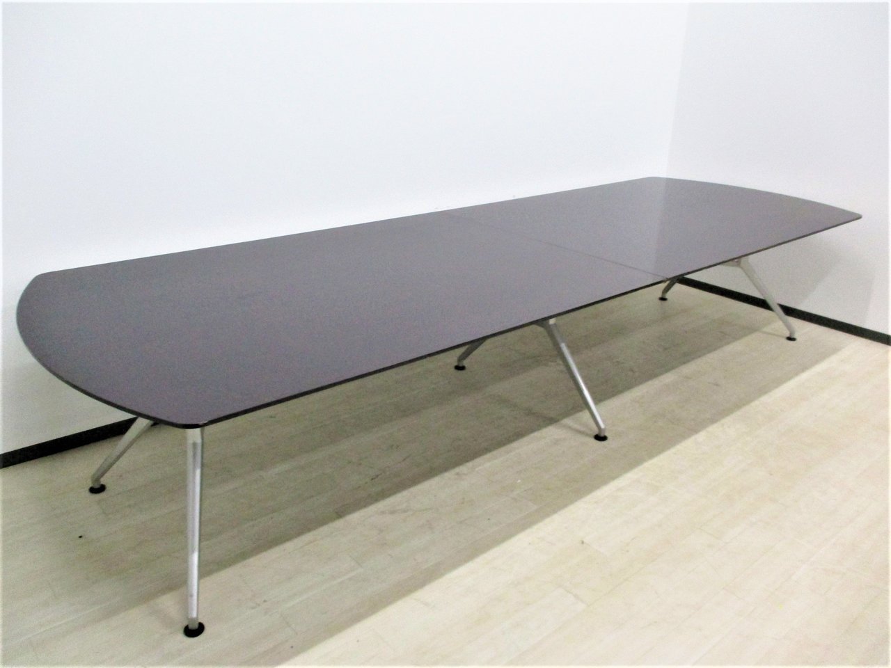 ■入替商品の為お安く！！イトーキ/DDシリーズ大型テーブル/W3600　高級感のあるブラウン天板/小傷あり
                        DDD 
                                    中古
            