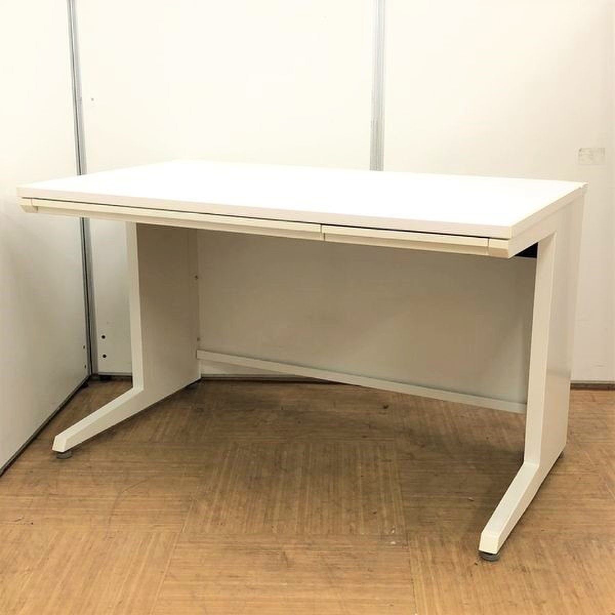 【スタンダードアイテム】平デスク　オカムラ製で安心設計のデスクです。
                        アドバンス 
                                    中古
            