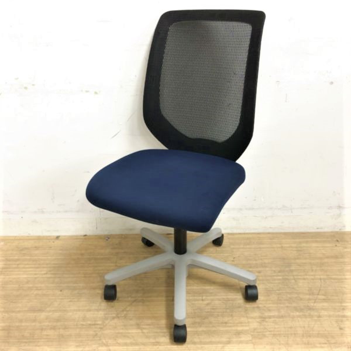 低価格でデザイン性のあるメッシュチェア！！　イトーキ　コルトチェア　
                        コルト 
                                    中古
            