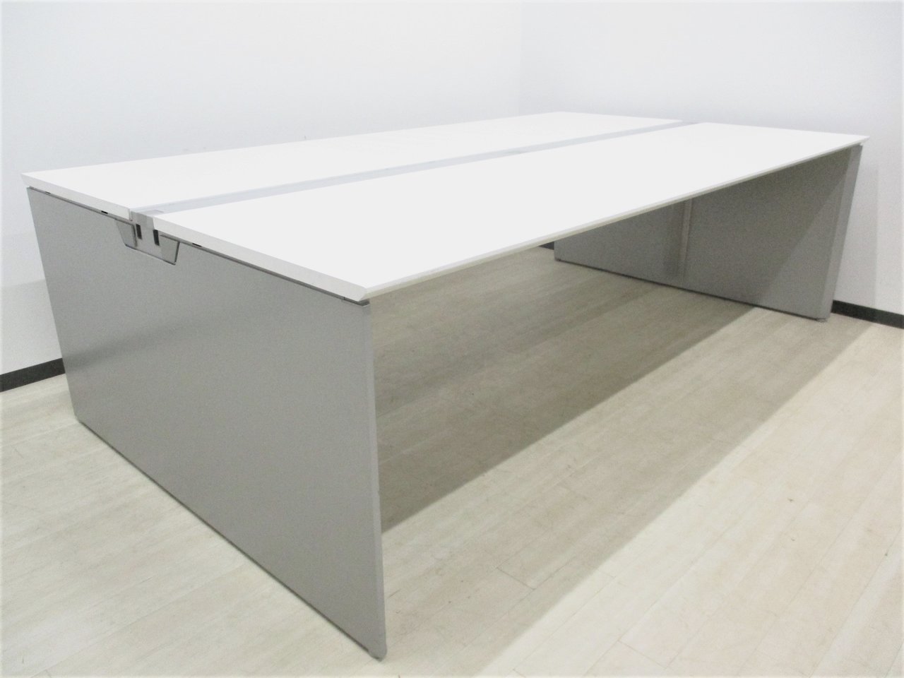 フリーアドレスデスク(フリアド) W2400の4名対応デスク！！人気のオカムラ製！
                        プロユニットフリーウェイ 
                                    中古
            