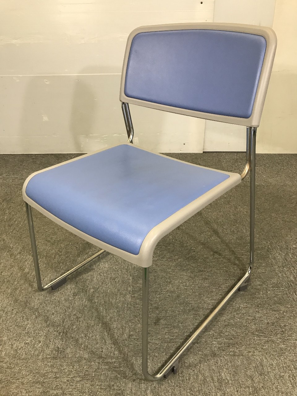 使わない時は重ねて片付け！コクヨ製スタッキングチェア　CK-890 入荷
                        890シリーズ 
                                    中古
            