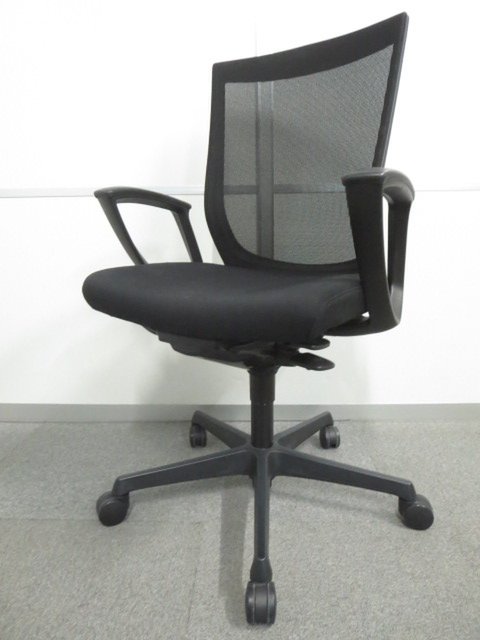 【中古】エスクード（メッシュ）  C447ZR-FHB1 オカムラ（okamura） 肘付ハイバックチェア