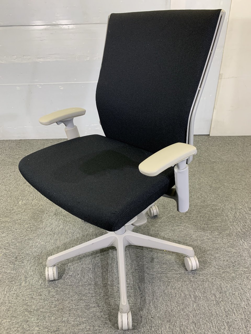 【オカムラ/okamura】エスクード/ブラック　オフィスチェア
                        エスクード（クッション） 
                                    中古
            