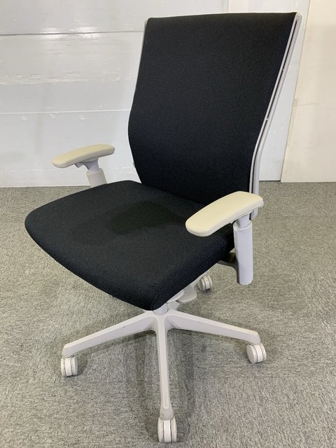 【中古】エスクード（クッション）   オカムラ（okamura） 肘付ハイバックチェア