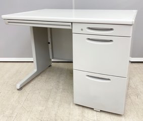 【オカムラの定番シリーズ】引出3段！使い勝手便利な片袖机が大量入荷しました！