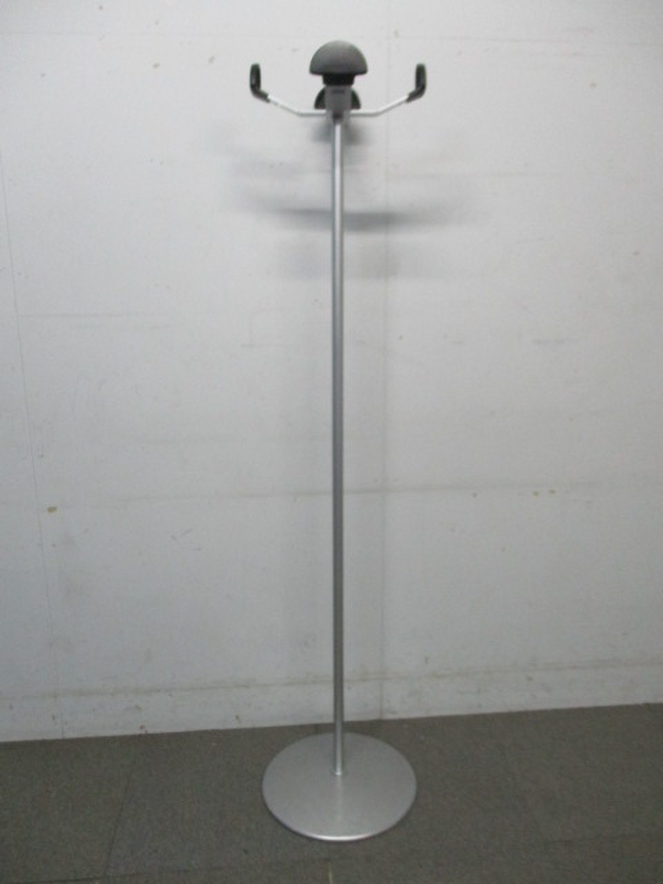 【個室用・来客用に！】■イトーキ製　コートハンガー
                        ポールハンガーラック
                                    中古
            