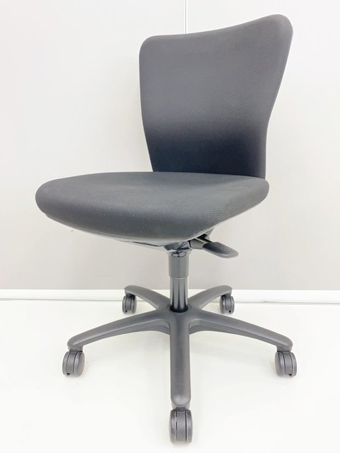 【中古】カロッツァ   オカムラ（okamura） 肘無ローバックチェア