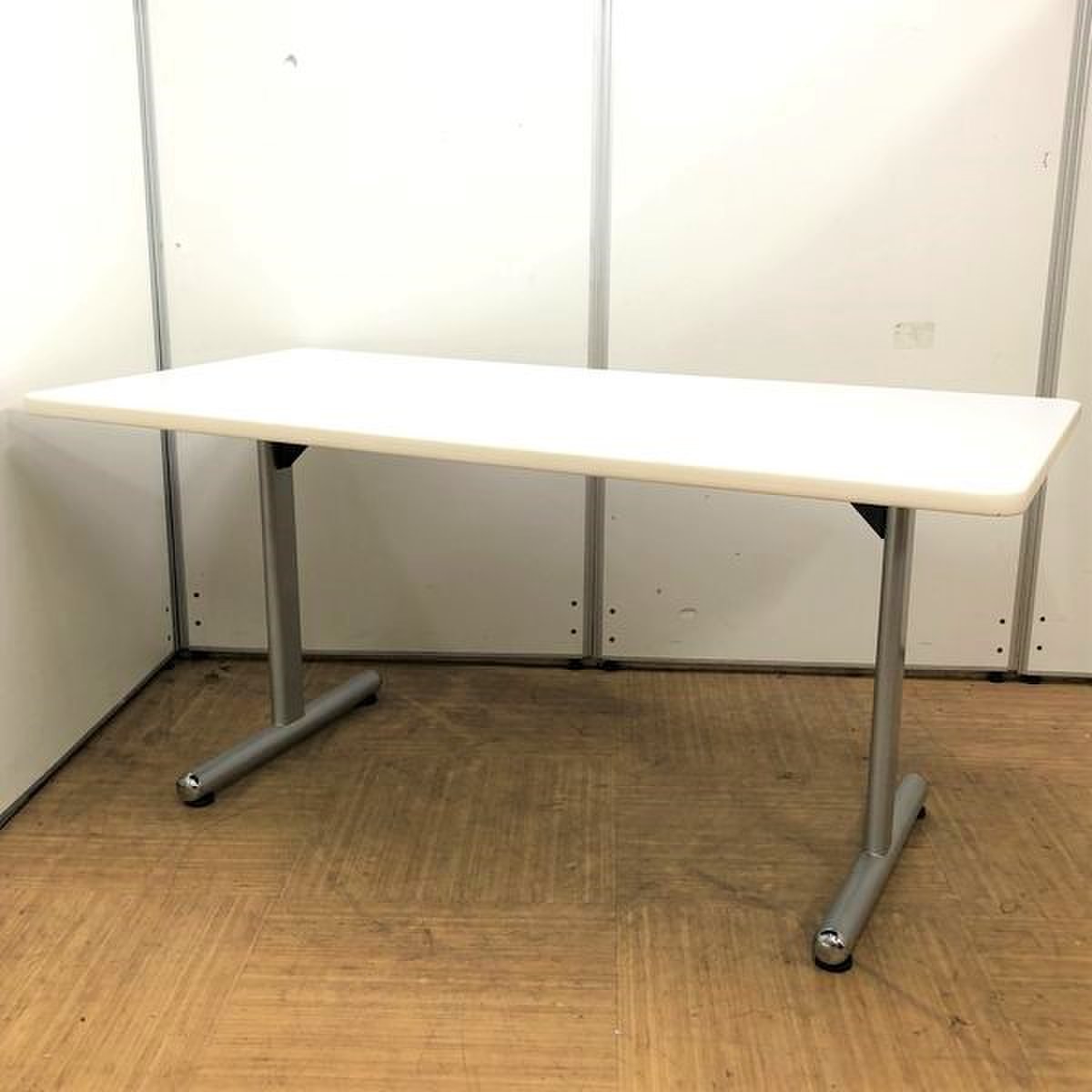 シンプルなデザインで使いやすさもバツグン！！T字脚タイプW1500㎜の幅広4人用
                        その他シリーズ
                                    中古
            