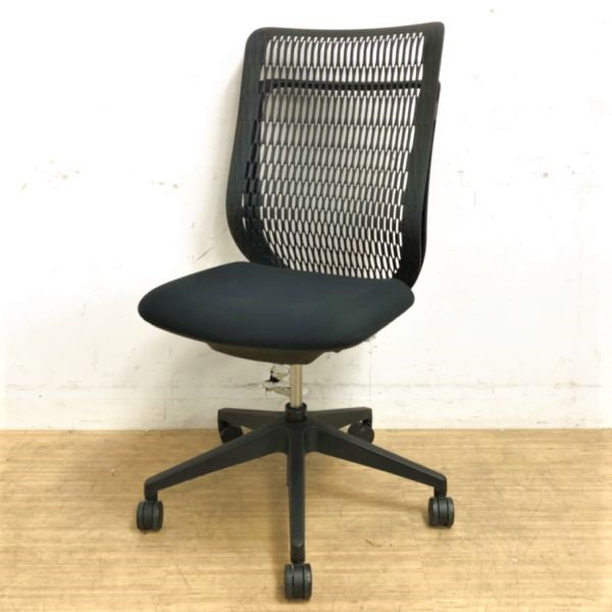 【在庫入替価格】体重を感知しリクライニング強度を自動調節　3Dメッシュによるストレスフリーな姿勢
                        AJ（エージェイ） 
                                    中古
            