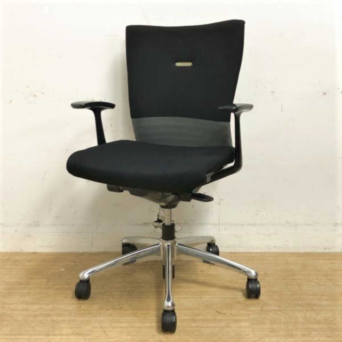 わけありお安く！十分な機能を搭載　使う人を選ばないスタンダードなチェア　オカムラ　フィーゴ
                        フィーゴ 
                                    中古
            