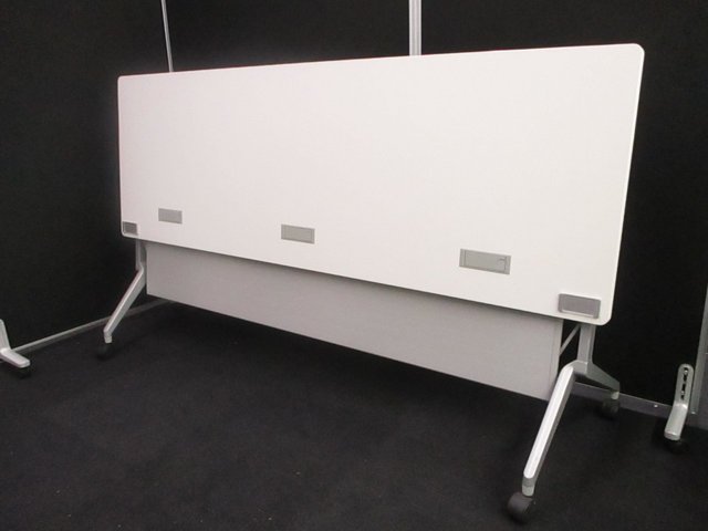 【中古】リーフライン   コクヨ（KOKUYO） スタックテーブル(長机/折りたたみ/会議用)