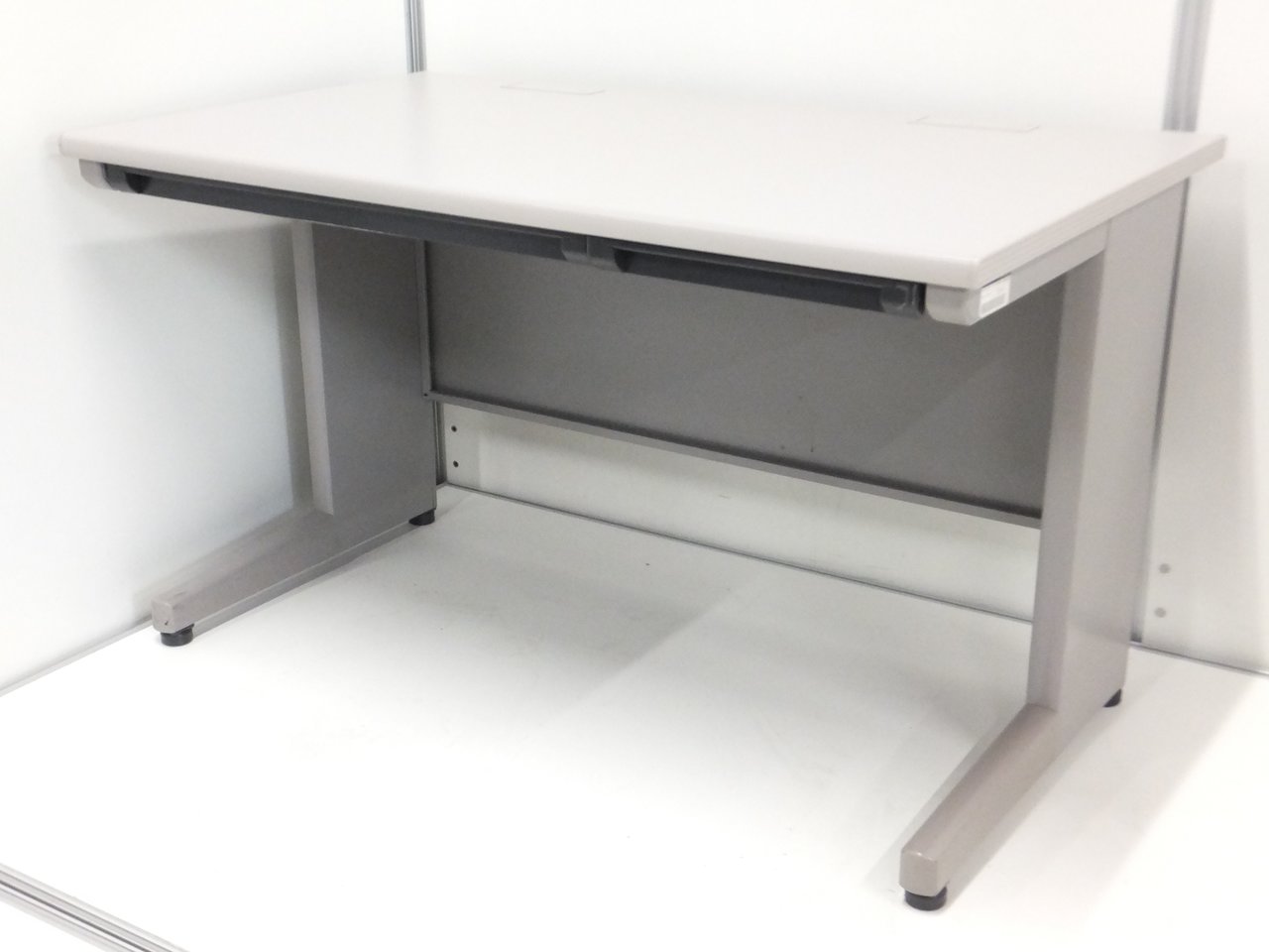 【PCワークにおすすめ！】横幅120㎝の平机が入荷致しました。　★
                        CZ 
                                    中古
            