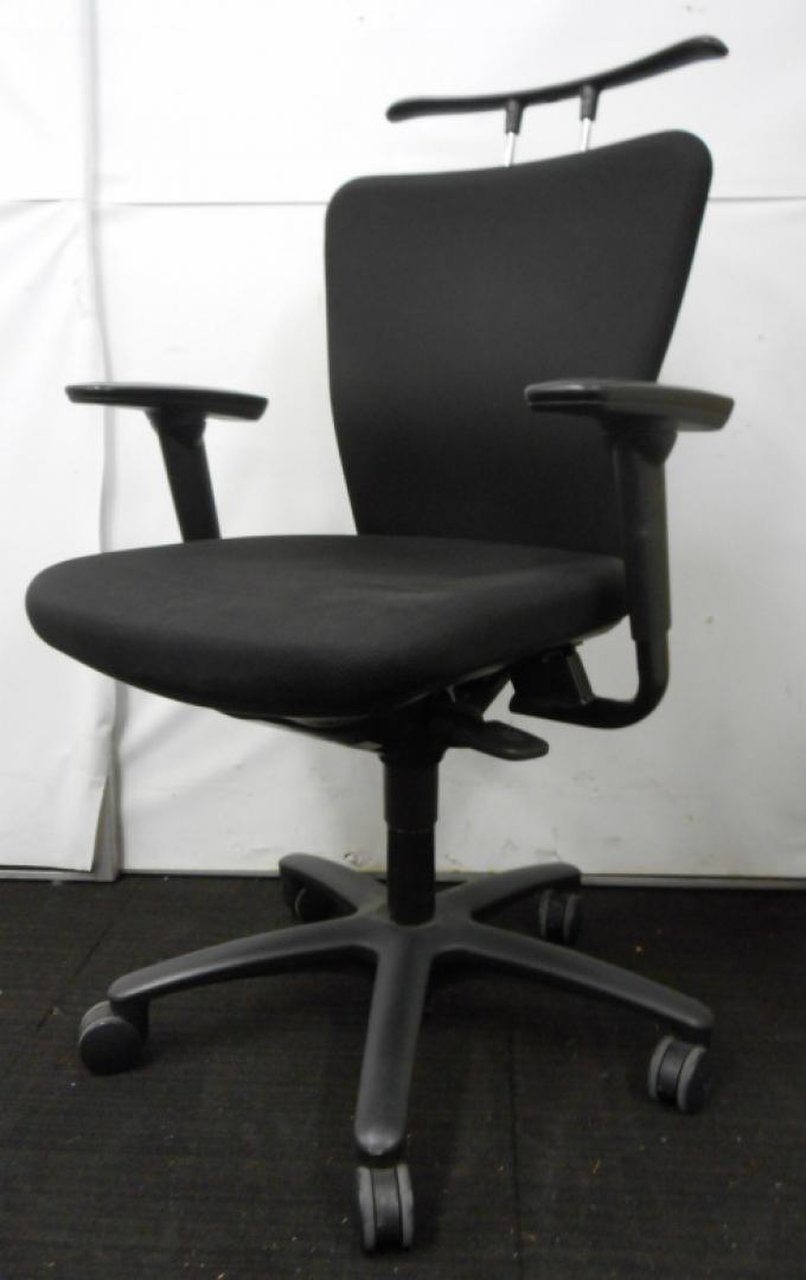 【状態良好！】オカムラ製｜カロッツァチェア　ブラック　　コートハンガー付き　【限定4脚入荷！】
                        カロッツァ 
                                    中古
            