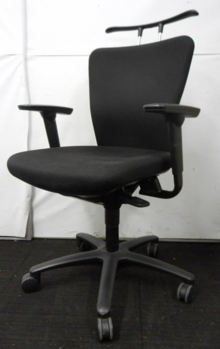 【中古】カロッツァ   オカムラ（okamura） 肘付ローバックチェア