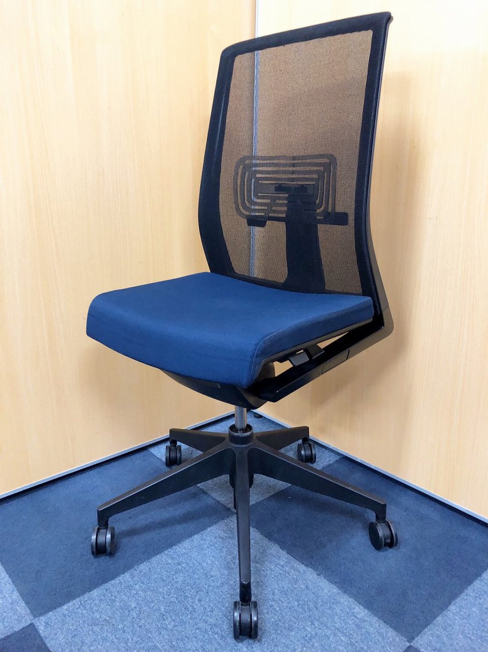 【在庫入れ替え品のため特価】【腰痛防止】ハイバックシリーズ！ヘイワース製/ゾディー/ブルー×ブラック色/ｋ
                        ゾディーチェア 
                                    中古
            