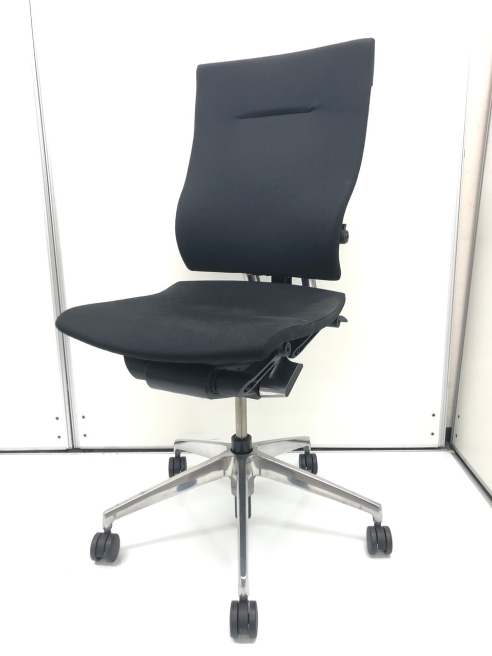 【在庫入れ替えセール：32,000円⇒22,400円】【自動ロッキング！】椅子が座る人に合わせてくれる【快適な座り心地を】※現品限りのお得価格商品【クリーニング済】hi_class ☆【値下品】
                        スピーナ（クロスタイプ） 
                                    中古
            