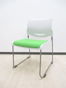 明るいグリーン色が社内の活気を与えます！トップメーカーの内田製！！