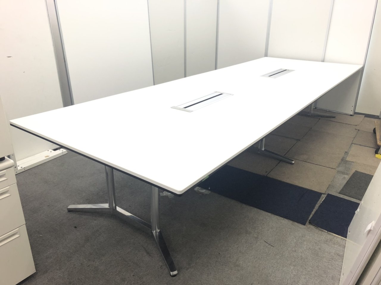 【幅4000ｍｍ】8人以上可能！最高峰のテーブル！オカムラ製/ラティオ2/ホワイト色
                        ラティオⅡ 
                                    中古
            