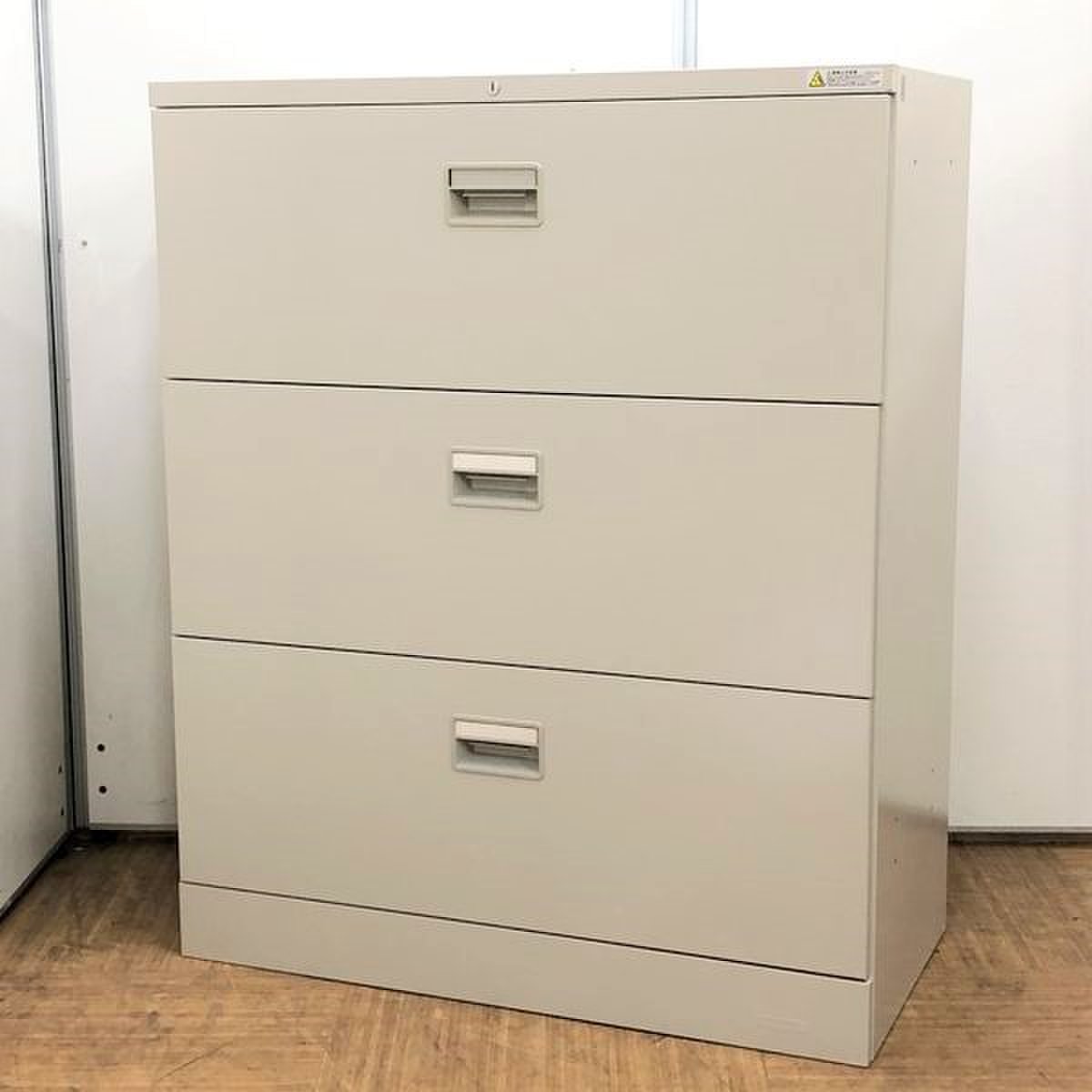 オフィスワークを強力サポート!!壁面収納からアイランド収納まで
                        42 
                                    中古
            