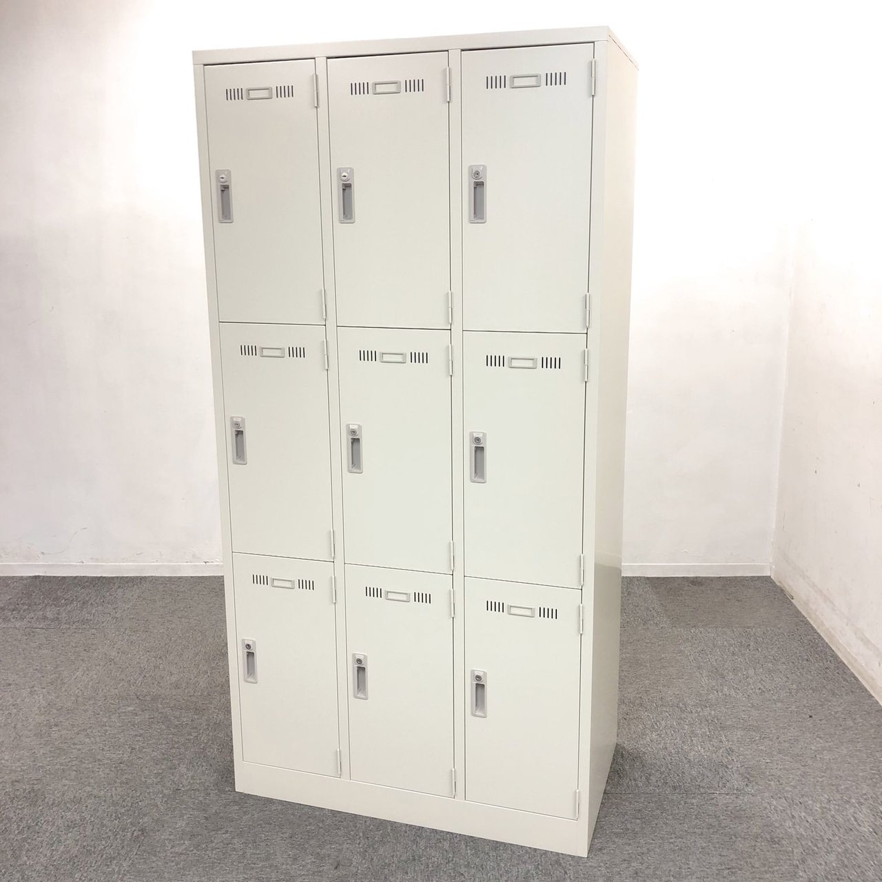 【大量入荷】鍵2本付き！人気の9人用ロッカー入荷！中古　ロッカー　更衣室　鍵付き　【メーカー在庫にて保管】
                        SLKシリーズ
                                    新古品
            