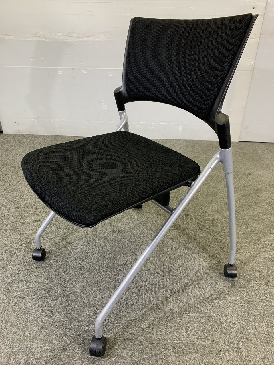 【イトーキ/ITOKI】ネスティングチェア/ブラック/KLC-320CB-T1T1
                        マノス 
                                    中古
            