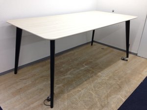 【緊急値下げ】【カタログ現行品2019年度製】オカムラ製　Lives（ライブス）ワークテーブル　現品限り1台のみ限定入荷【中古】【オフィス家具】【東京】【大阪】【愛知】【岐阜】