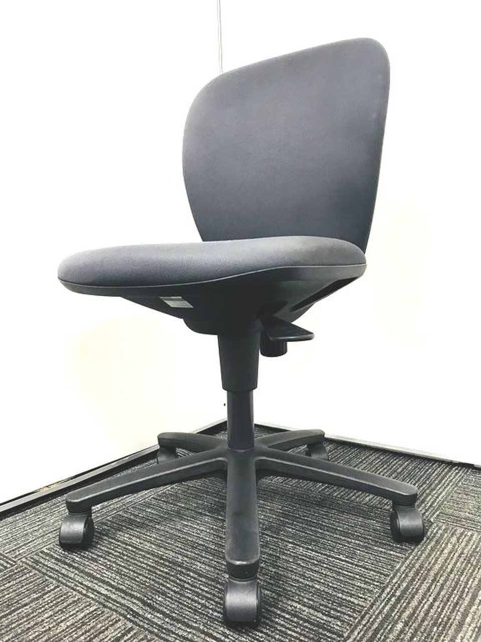 【倉庫在庫品】コスト削減の大定番！格安なのにしっかりと包み込んでくれます！もっちりとした座り心地♪/グレー
                        リエット 
                                    中古
            