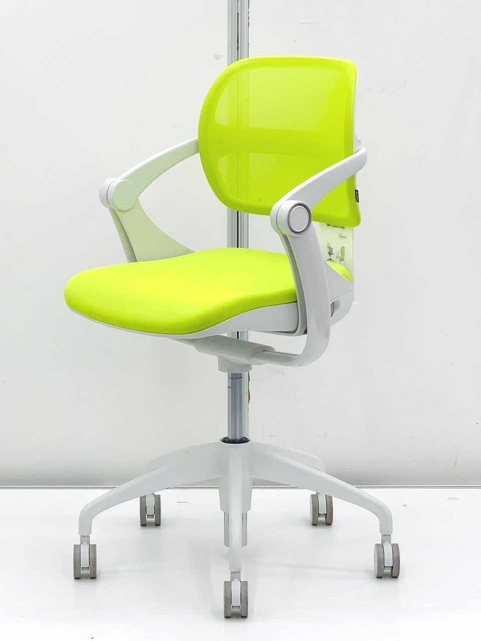 前傾・後傾をスムーズに！ネスティングもできる5本脚チェア！イナバ製　SWIN(スゥイン)
                        その他シリーズ
                                    新品
            