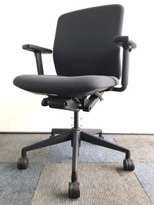 【柔らかさと美しさ】心地よさが人気の肘付OAチェア！