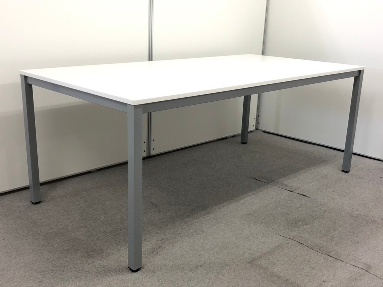 【展示品有】大量発注も受け付けます！今流行りの定番ホワイト天板のミーティングテーブル!!
                        RFD
                                    新品
            