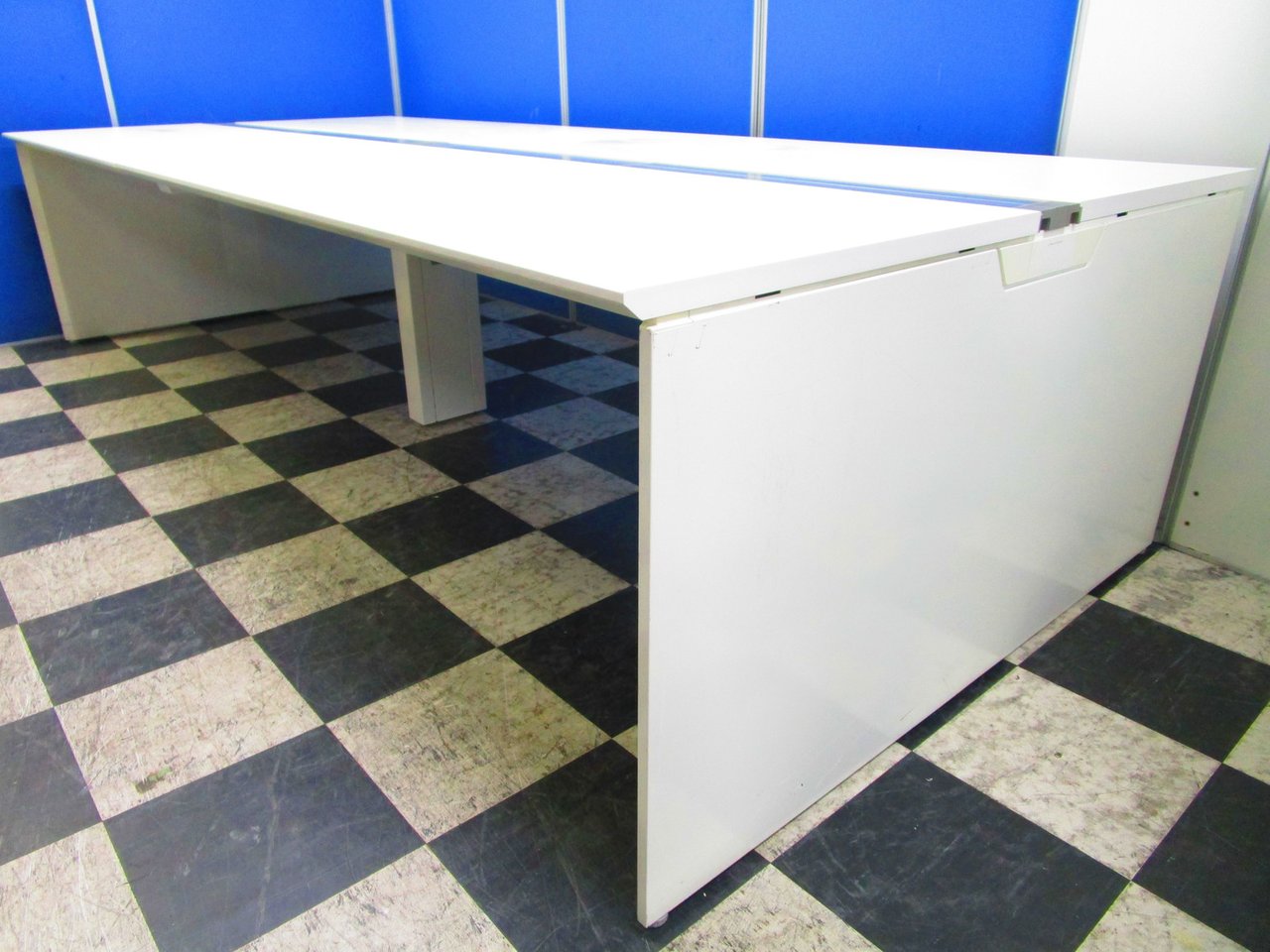 【コロナ対策で問い合わせ増のフリーデスク！】【増連も承ります】オカムラ製　フリーウェイ　ホワイト色　幅3200㎜　自由席、固定席どちらも可能！使用幅もお客様のお好みで！
                        プロユニットフリーウェイ 
                                    中古
            