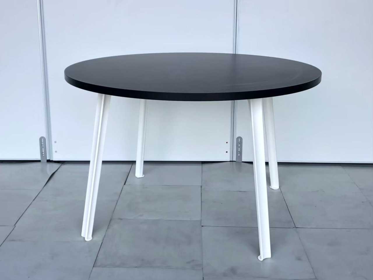 【VG&P】
Canteen Table XL/食堂テーブルXL
/デザイナー：エド・カーペンター、アンドレ・クラウザー
（112）Σ
【弊社管理番号：A00671930】
                        その他シリーズ
                                    新古品
            