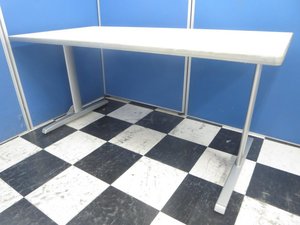 状態良好！ホワイト天板でミーティングをするのに素敵な空間を！