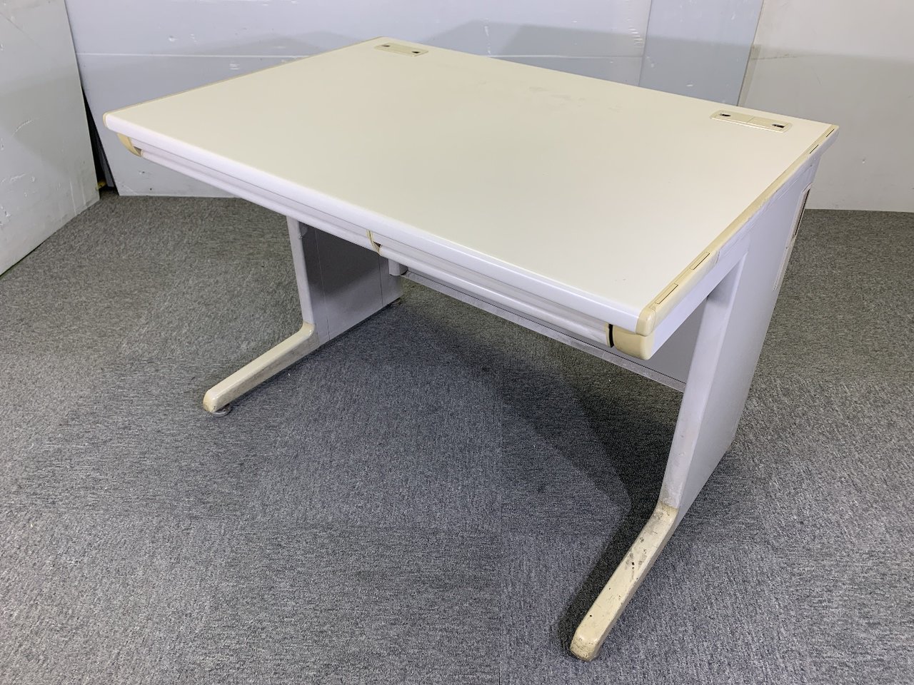 【オカムラ/okamura】平机/ニューグレー【ロット入荷】
                        SD
                                    中古
            