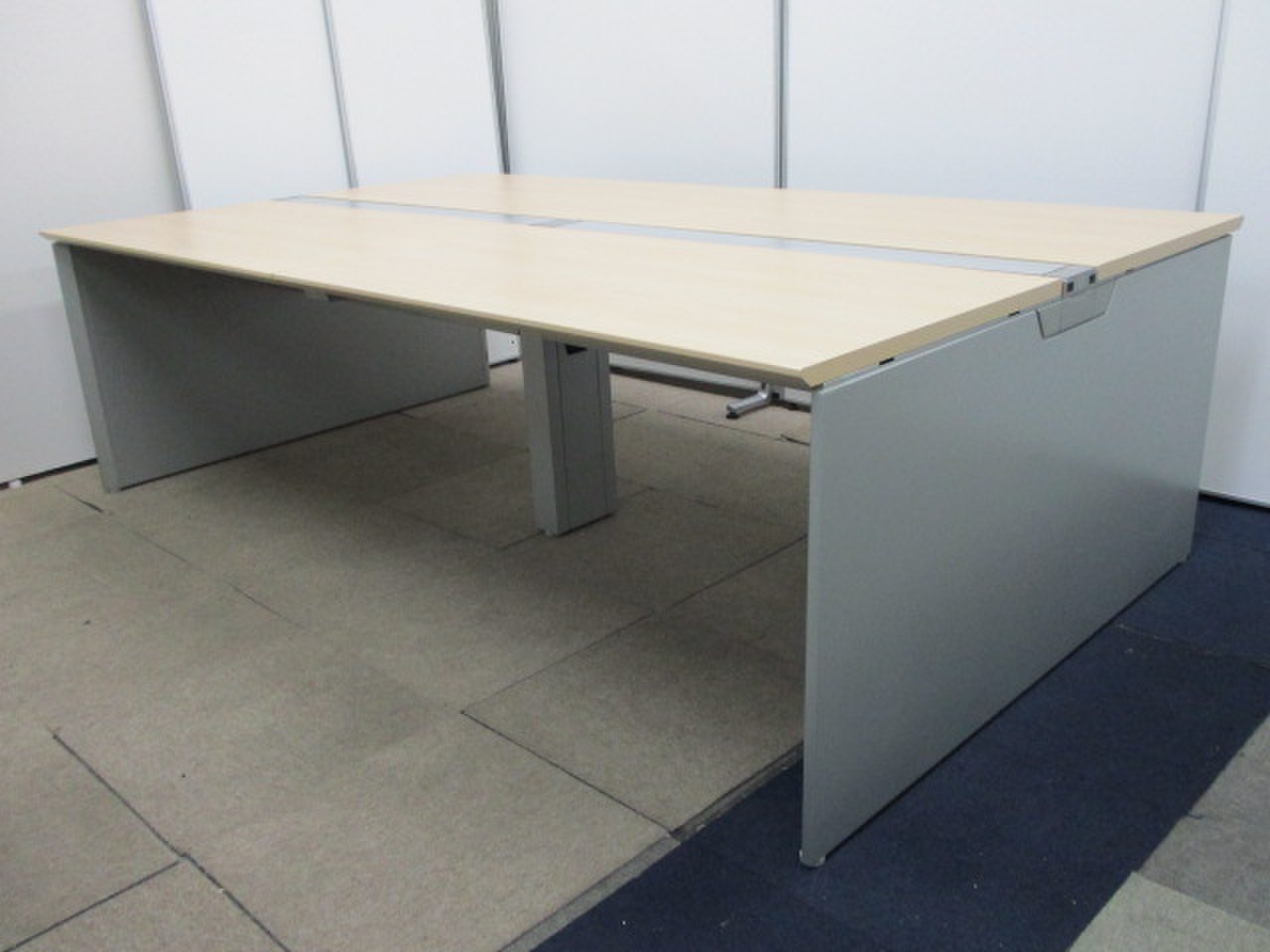 【幅2800㎜】売れ筋一番！レイアウト変更にフリアドデスク◆オカムラ製フリーウェイ※4名用
                        プロユニットフリーウェイ 
                                    中古
            