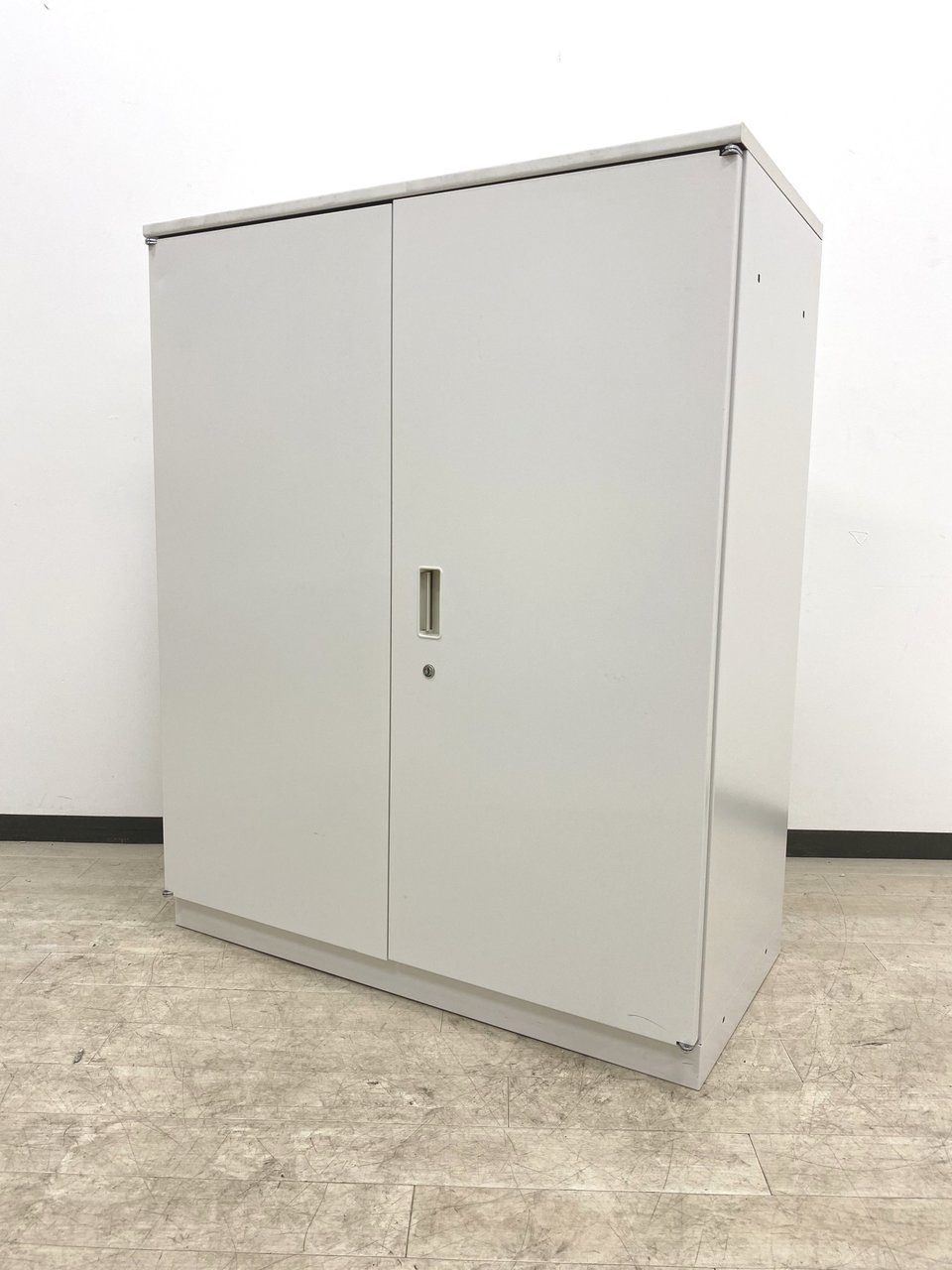 【カウンターとしても使える！】オカムラ製両開き書庫の入荷！鍵無しの場合は1本サービスで作成！
                        42 
                                    中古
            