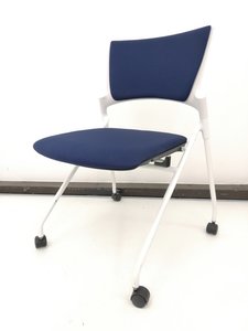 【4脚入荷】ホワイトフレームさわやかカラー！休憩室やミーティングルームに！◆イトーキ製マノスチェア