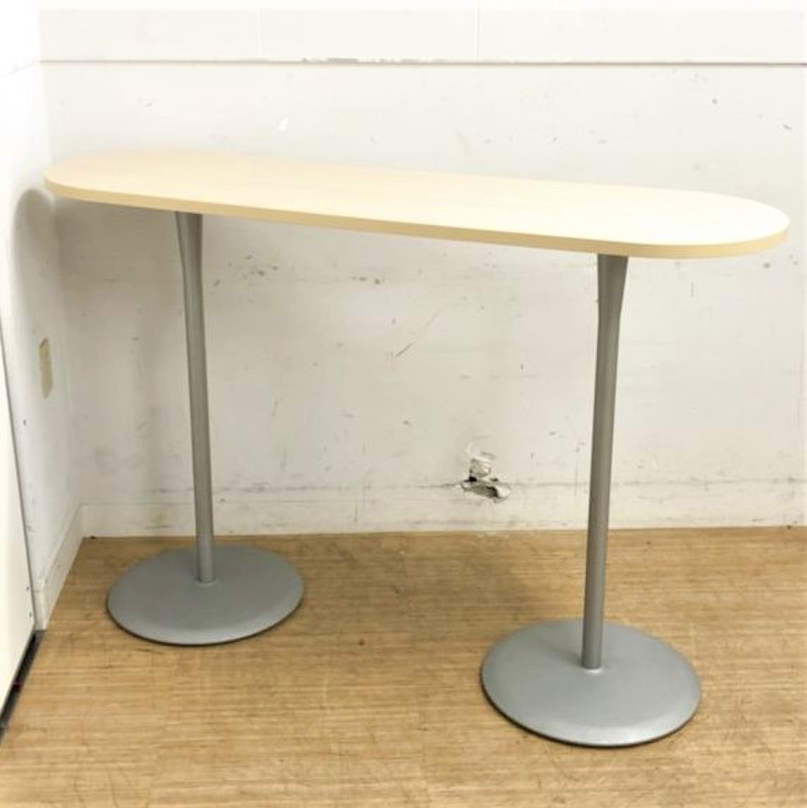 【在庫入替価格】R型のカウンターテーブル ナチュラル天板でさわやか！オカムラ
                        その他
                                    中古
            