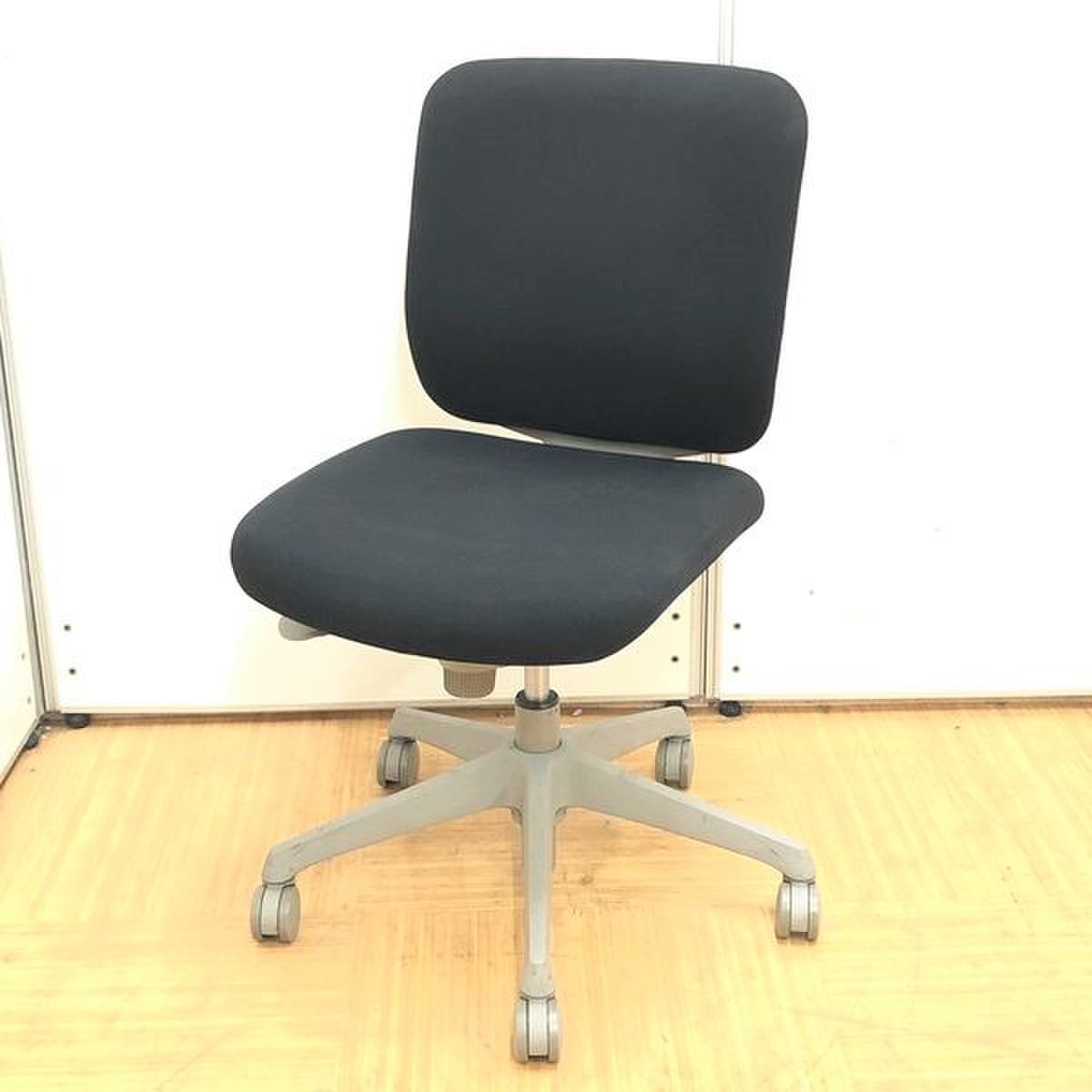 事務員様に最適なシンプルなスタンダードチェア
                        CG-R 
                                    中古
            