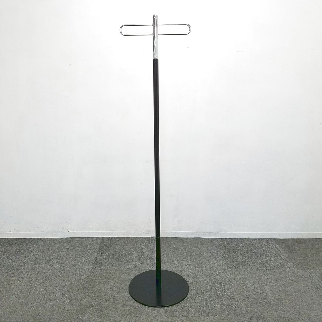 【1台入荷】コクヨ製｜省スペースなコートハンガーが入荷いたしました☆　中古家具　
                        その他シリーズ
                                    中古
            