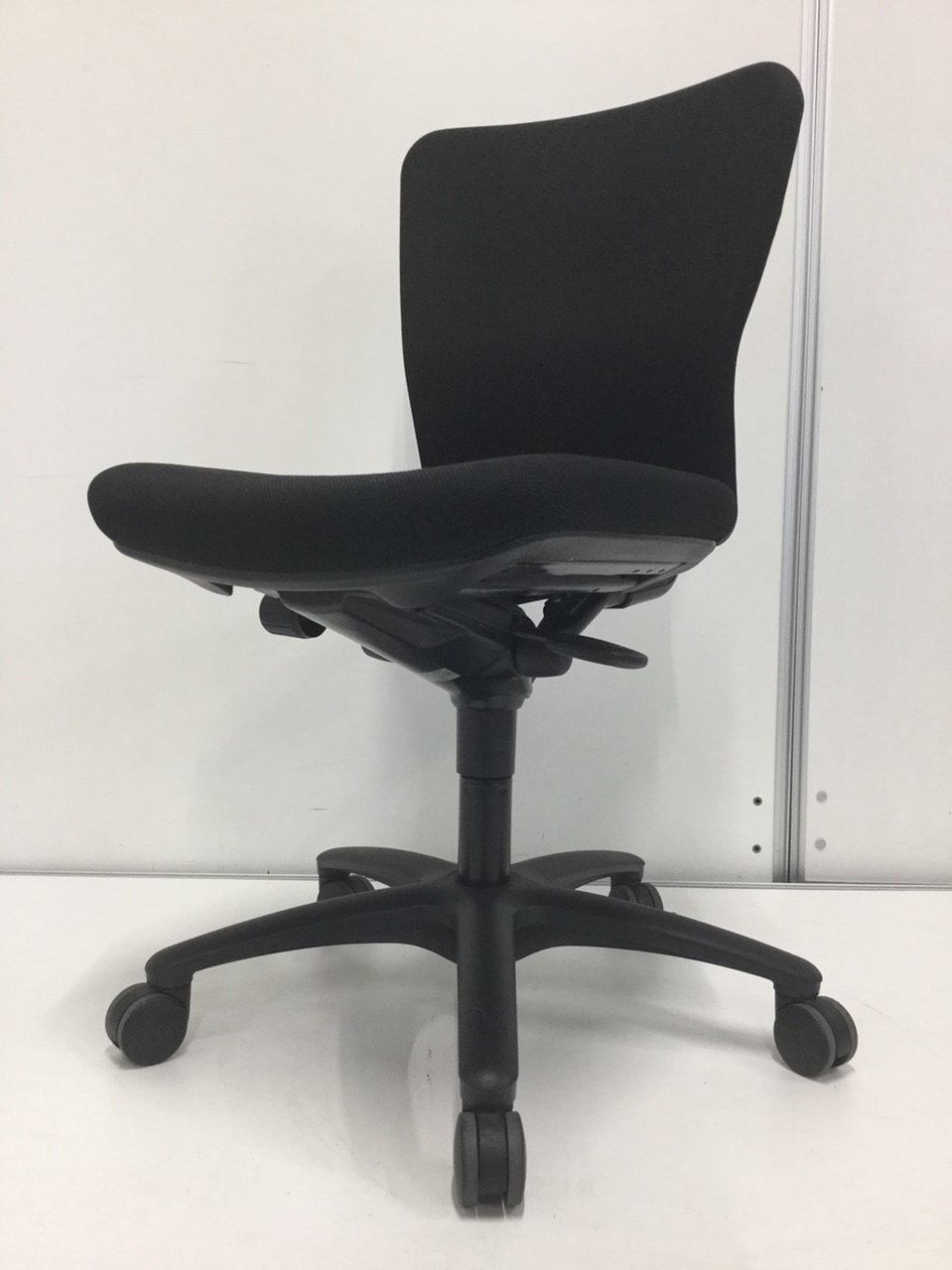 【オフィスの大定番！】バロンで有名なオカムラ製の定番オフィスチェアが入荷致しました！
★
                        カロッツァ 
                                    中古
            